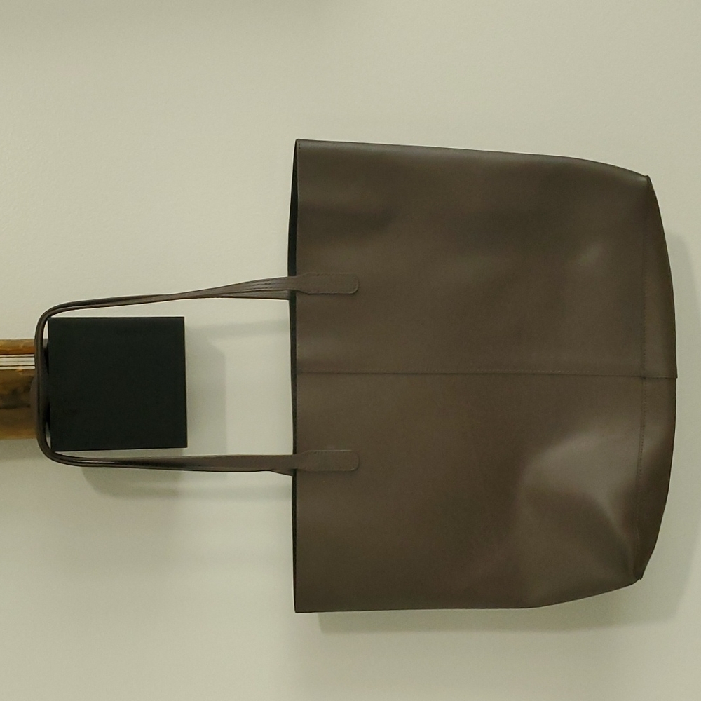 Margot Large Olive (Leather) Tote - Picture 2 of 6